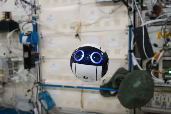 JAXAが開発した宇宙ステーション内を撮影するカメラ、「イントボール」がカワイイ