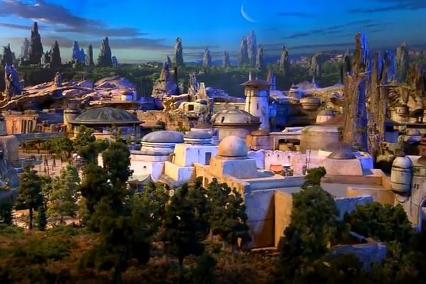 ディズニーが建設予定の「スターウォーズ・ランド」の完成予想モデルを公開