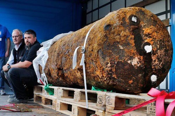 ドイツで発見された1.8トンの巨大な不発弾、1.5キロ圏内の6万人が避難