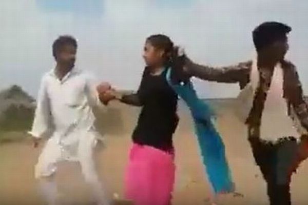 【インドの児童婚】結婚相手が少女を無理やり連れ去っていく動画がショッキング