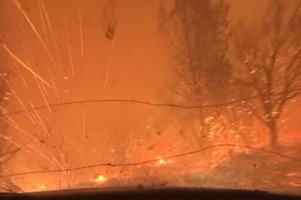 まるで地獄…火の粉が飛び交うカリフォルニアの山火事の実態が恐ろしい【動画】　