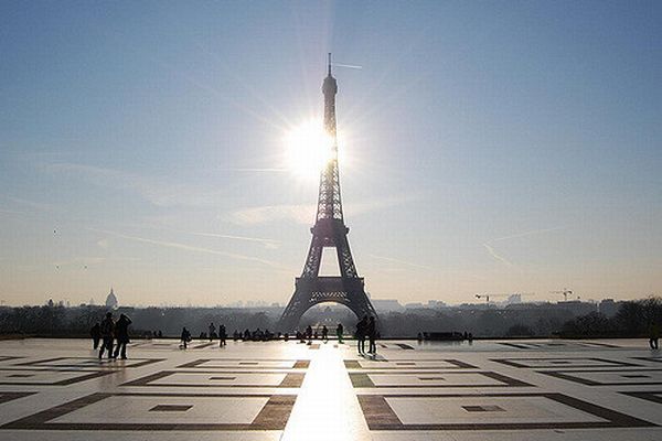 パリの象徴、エッフェル塔の入場料が全面値上げ！その背景とは？