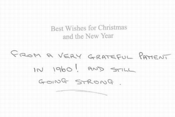 英の病院に57年間、毎年届けられる匿名のクリスマスカードが謎すぎる！