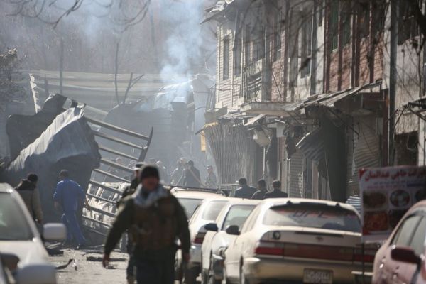 アフガニスタンで救急車を使った自爆テロ、死者100人以上、負傷者235名