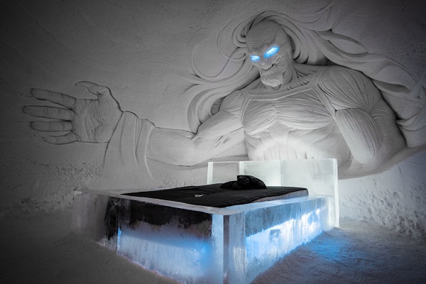 全て雪と氷でできたフィンランドのホテルが迫力満点と話題に