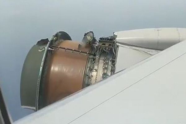 飛行中にエンジンカバーが落下、乗客が撮影した映像が恐ろしすぎる