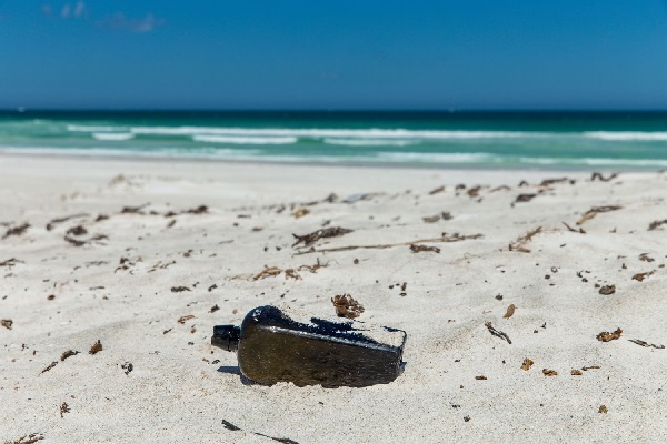 世界最古のボトルメール、132年前にドイツ船から流された瓶が発見される