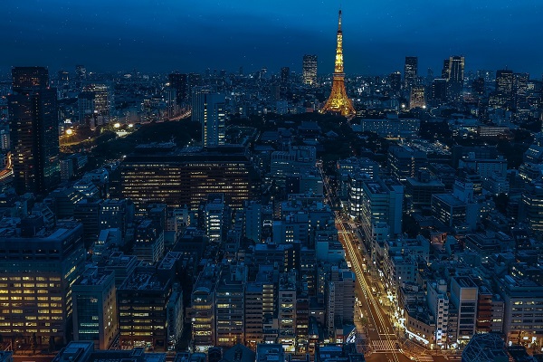 外国人観光客呼び込みに向け、日本各地でナイトライフ拡充への動きが広がる