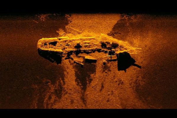 マレーシア機の捜索中、偶然140年前に謎の失踪を遂げた沈没船を2隻発見