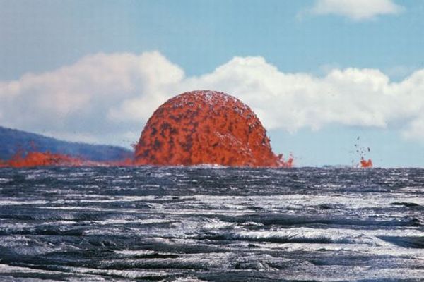 まるで巨神兵の卵！49年前にハワイ島に現れた謎の球体の正体とは？