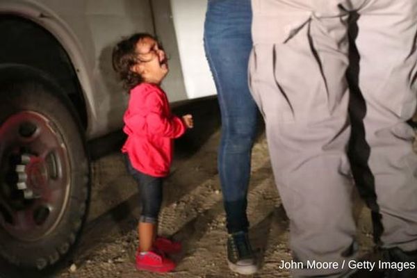 「パパ！ママ！」米で不法移民の親と引き離された子供たちの音声が切ない