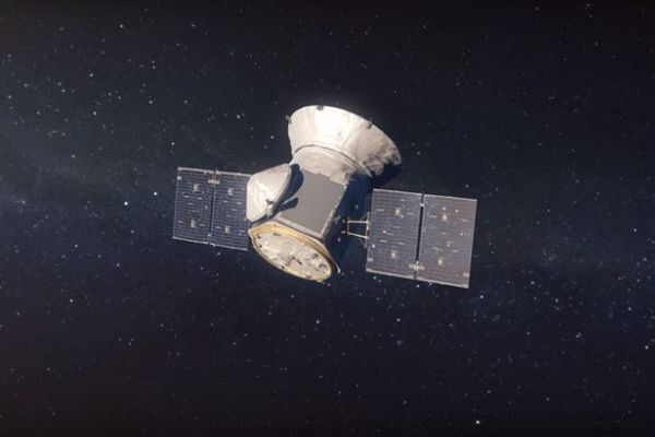 新型宇宙望遠鏡「TESS」が撮影に成功、20万個の星の画像を地球へ送る