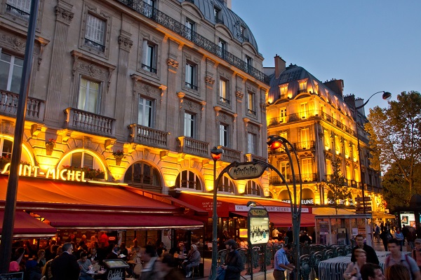 パリのカフェやビストロ、世界無形遺産登録に向けたキャンペーンを開始