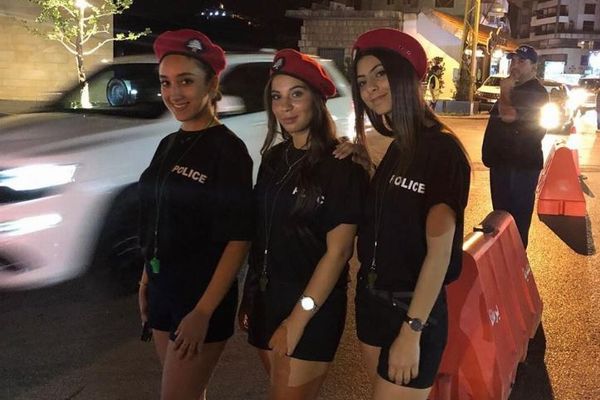 レバノンで女性の「ショートパンツ・ポリス」が登場、両派から批判を浴びる