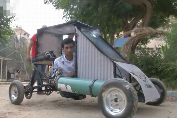 時速40km、走行距離30kmを達成！エジプトの大学生らが酸素で走る車を開発