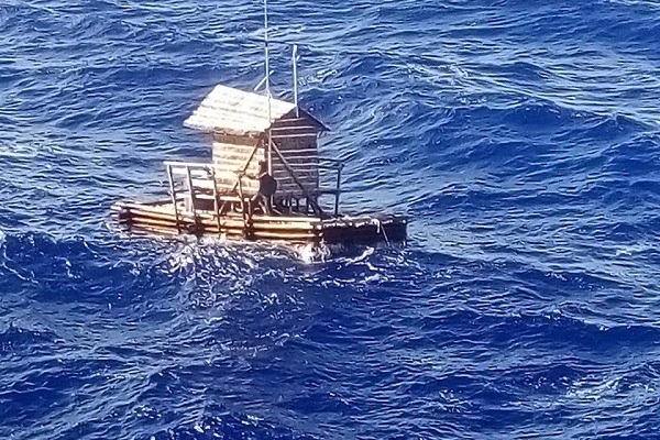 ハワイ沖でフクロウナギに遭遇、風船のように膨らむ姿がユニーク