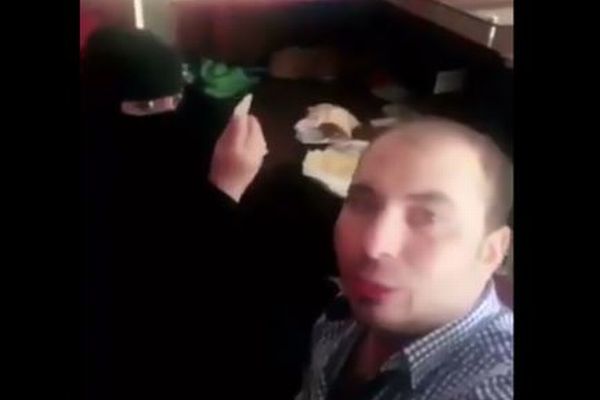 サウジの女性と職場で朝食を食べたエジプト人男性、動画が拡散し逮捕される