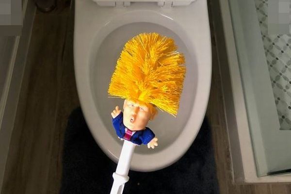 「トイレを再び偉大にしよう！」トランプ大統領のトイレ用ブラシが販売される
