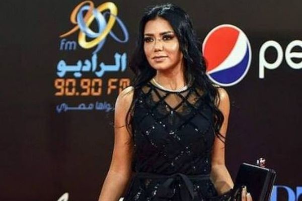 シースルーを着たエジプトの女優、公然わいせつの容疑で刑期5年の可能性