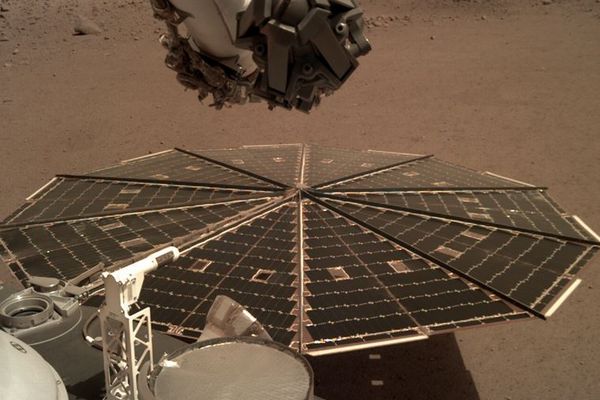 NASAが実際の火星の音を初めて公開、火星探査機「インサイト」がとらえる