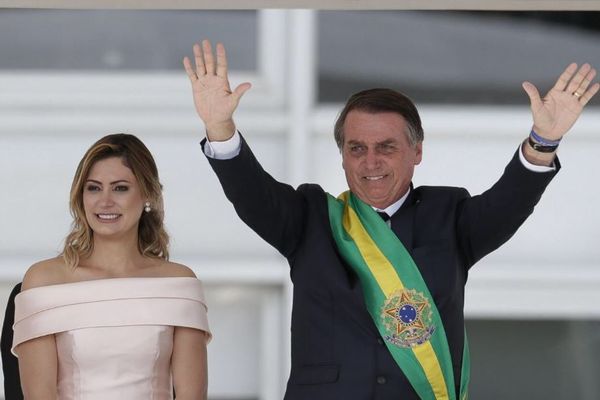 ブラジル新大統領が左派系の政府職員300人を追放、先住民の土地も認めず