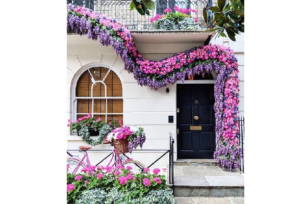 ロンドンの美しい玄関の写真、映画のワンシーンのようだとして話題に