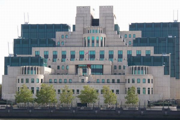 「MI6」のスパイがイラン核開発の技術者を密かに英へ入国させていた！