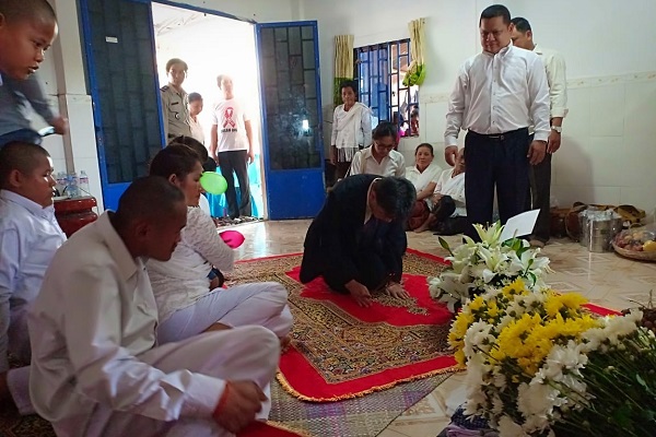 日本人の男らが強盗殺人を犯したカンボジア。被害者の葬儀で起きた日本への称賛