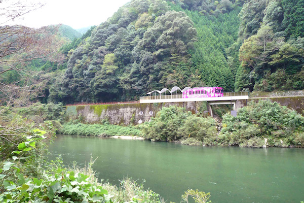 「出入り口」の全くない駅が山口県に新設され、海外でも話題に