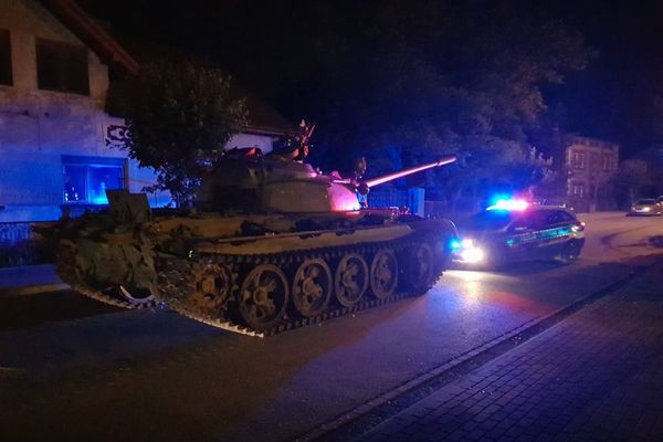 ポーランドに突然、旧ソ連の戦車「T-55」が出現、酔って運転していた男を逮捕