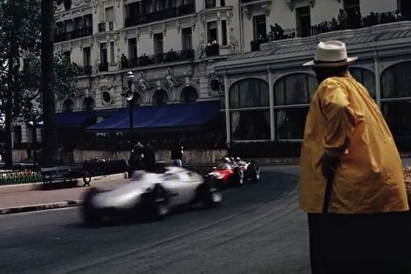 1962年のモナコF1グランプリ、歩道に人、コースにはトラックが駐車していた！