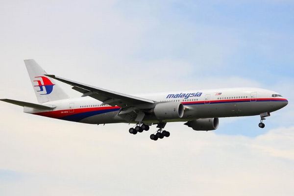 乗客は機内で窒息死していた？マレーシア航空機墜落で専門家が新たな見解を示す