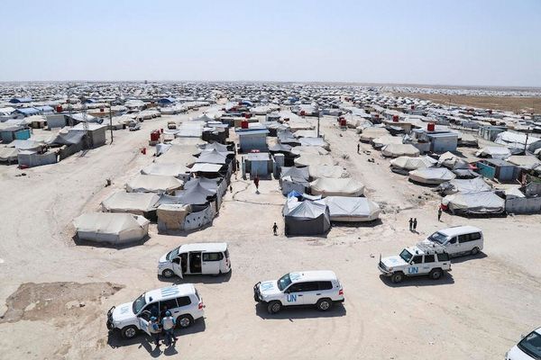 ISISの家族を収容したキャンプで警備兵が刺される事件が発生、支援ワーカーも被害に