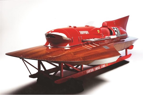 世界に一つ、フェラーリのF1エンジンを積んだ競艇用ボートが競売へ