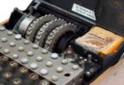 ナチス・ドイツの暗号機「エニグマ」、オークションに出品され1100万円で落札