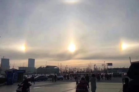 中国に3つの太陽が出現？新疆ウイグル自治区で珍しい自然現象を目撃