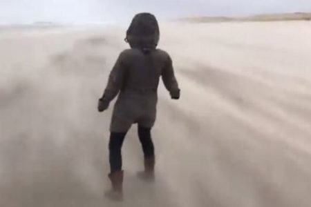 ヨーロッパを襲った嵐「Ciara」、暴風の凄まじさを示す動画が恐ろしい