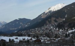 フランスのスキー場で5人のイギリス人が新型ウイルスに感染、200人が検査へ
