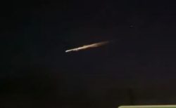 オーストラリアの上空に火の玉が出現、謎の物体を地元の人々が撮影【動画】