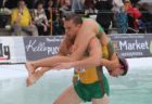 「奥さん運び」選手権世界大会で、リトアニアの夫妻が２期連続優勝
