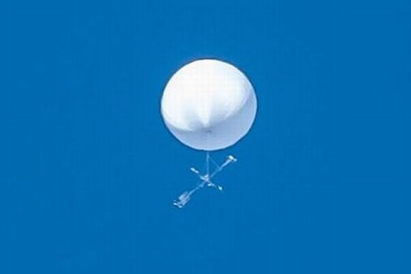 仙台市上空に謎の白い球体、高度2000m付近を移動、いまだ正体分からず
