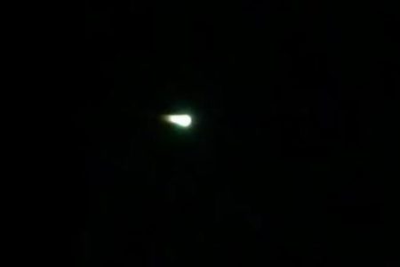 緑色の輝きを放つ小惑星、オーストラリア西部の上空で撮影される