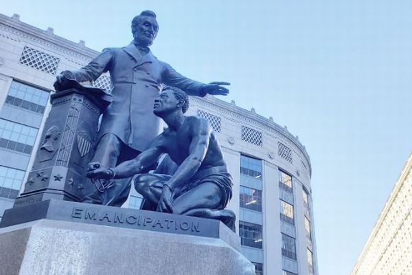 【なぜ？】ボストン市でリンカーン像の撤去を検討、請願書に8000人が署名