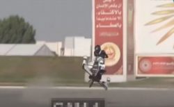 ドバイ警察が導入予定の「ホバーバイク」、試験飛行で事故が発生