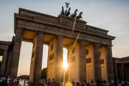 ベルリンが「反差別法」を導入、公的機関による差別を禁止へ