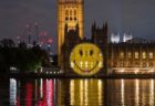 こんな時だからこそ「笑顔」を！英の国会議事堂に「スマイリー」が投影される