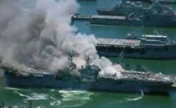 米海軍の強襲揚陸艦の艦内で火災、乗組員17名と民間人4名が病院へ