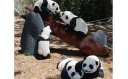 米国動物園に展示された等身大レゴブロックの動物たちが見事