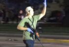 黒人銃撃事件のデモ参加者に向け、17歳の男がライフルを発砲、2人死亡【動画】
