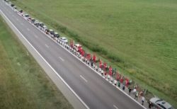 ベラルーシのデモを支援するため、リトアニアで32kmもの「人間の鎖」が作られる